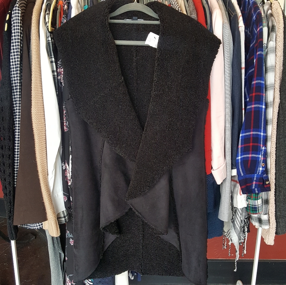NWT Saks Fifth Avenue Faux Suede Shawl | Black |